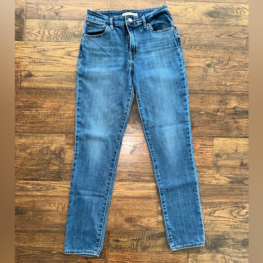 Levi’s 721 High-Rise Skinny in Medium-Light Wash (1)